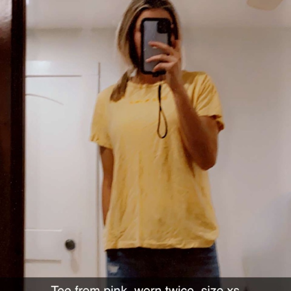 Soft tee from pink, worn twice, size xs (if you want to see more pics LMK)